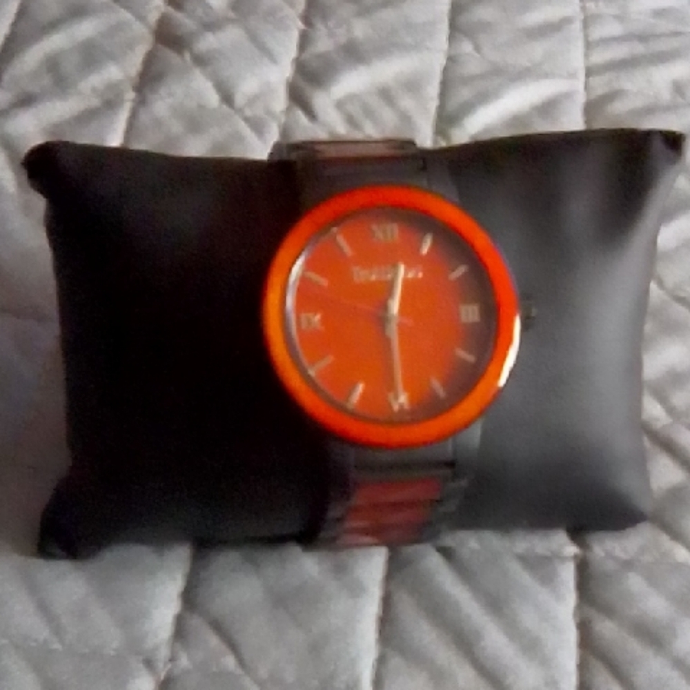 Red Sandal Wood and Metal Men's Watch - Picture 2 of 4